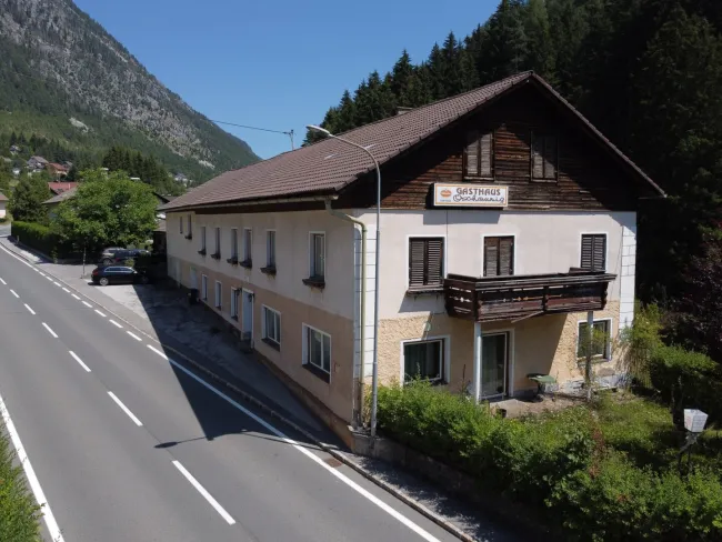 Entwicklungsobjekt in Bad Bleiberg – ehemaliges Gasthaus mit Gästezimmern - Bild