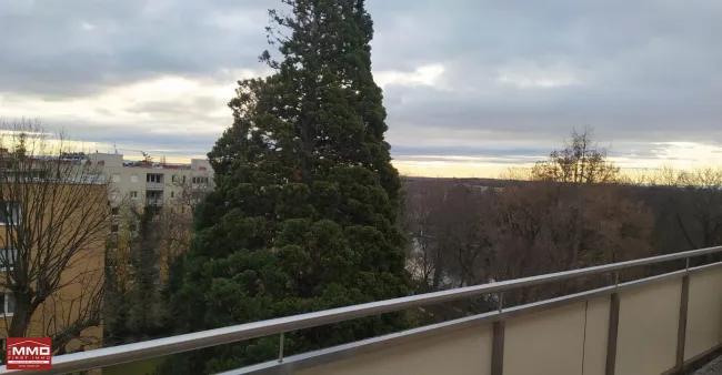 Dachgeschosswohnung mit Terrasse in zentraler Lage in Baden - Titelbild