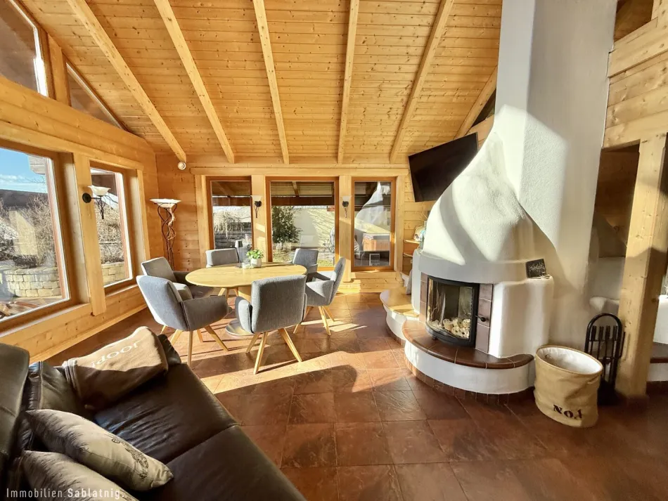 TRAUMHOLZHAUS – Stilvolles Wohnen mit Galerie-Schlafzimmer und malerischer Aussicht - Bild