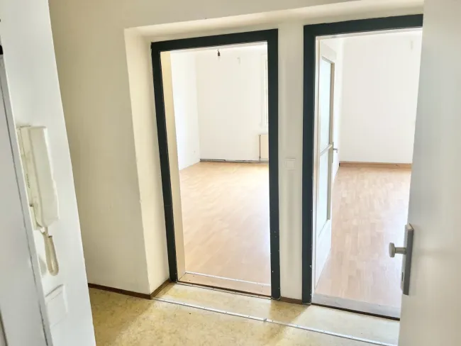Helle 2 Zimmer Wohnung mit Lift und Grünblick unmittelbar neben der U-Bahnstation Alser Straße - Titelbild