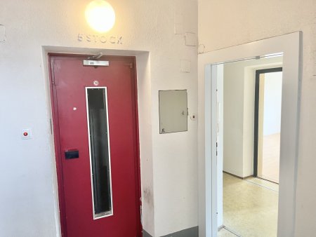 Helle 2 Zimmer Wohnung mit Lift und Grünblick unmittelbar neben der U-Bahnstation Alser Straße