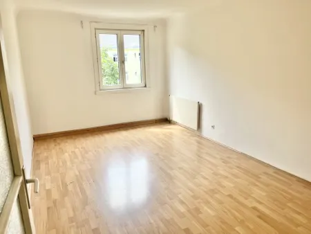 Helle 2 Zimmer Wohnung mit Lift und Grünblick unmittelbar neben der U-Bahnstation Alser Straße