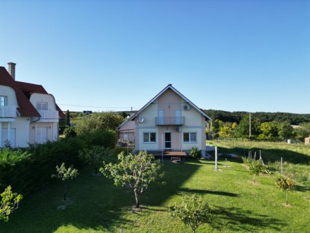 +++ Wohnen wo andere Urlaub machen – Einfamilienhaus mit traumhaftem Garten, Seeblick in Fertörakos +++