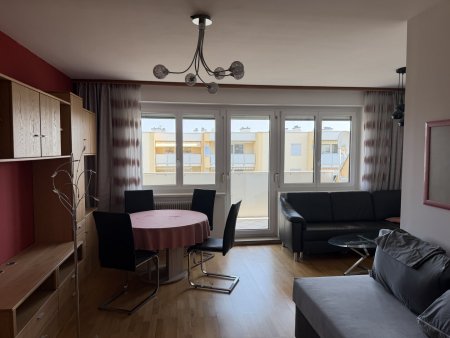 Großzügige 2-Zimmerwohnung mit Balkon, gepflegter Zustand, Ruhelage