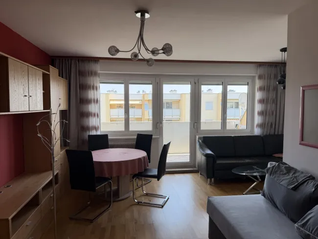 Großzügige 2-Zimmerwohnung mit Balkon, gepflegter Zustand, Ruhelage - Bild