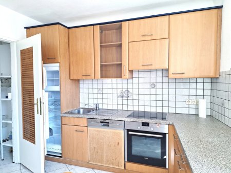 2-Zimmer-Wohnung mit großer Wohnküche auf 67 m² und großer Loggia (RBG 1971)