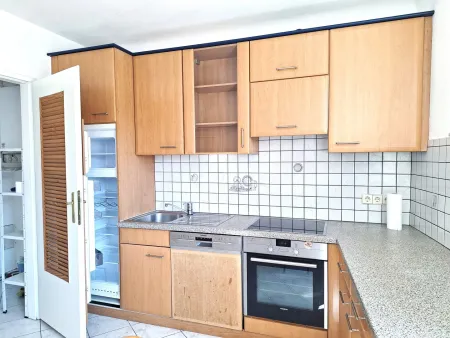 2-Zimmer-Wohnung mit großer Wohnküche auf 67 m² und großer Loggia (RBG 1971)