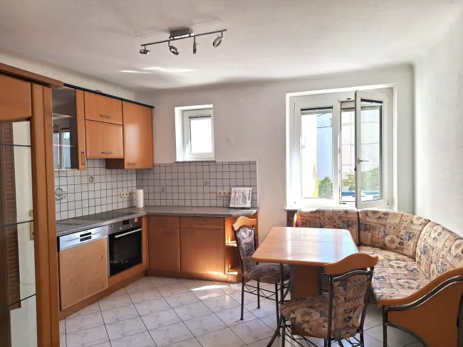 2-Zimmer-Wohnung mit großer Wohnküche auf 67 m² und großer Loggia (RBG 1971) - Titelbild