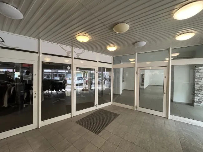 +++ Großzügiges Geschäftslokal zur Miete – direkt am Hauptplatz, Kirchschlag in der Buckligen Welt +++ - Bild