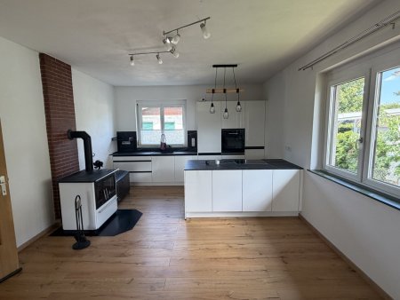 Bungalow mit ca. 97m², innen alles neu, Vollkeller, Dachboden ausbaubar, Carport, großer Garten