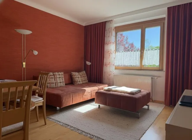 Ein- bzw. Zweifamilienhaus in elitärer oberlaaer Ruhelage, Garage, großer Garten, äusserst gepflegter Zustand - Titelbild