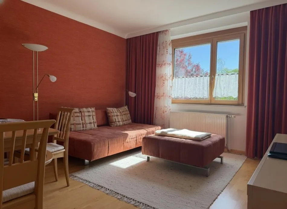 Ein- bzw. Zweifamilienhaus in elitärer oberlaaer Ruhelage, Garage, großer Garten, äusserst gepflegter Zustand - Titelbild