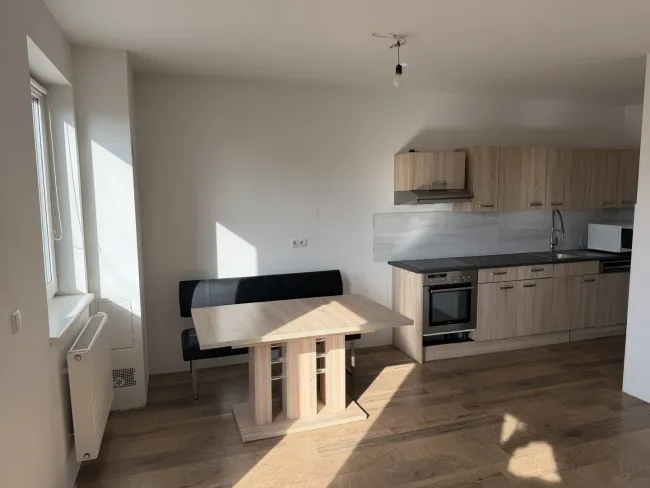 Helle 2-Zimmer-Wohnung mit südwestseitigem Balkon, KFZ Abstellplatz - Titelbild