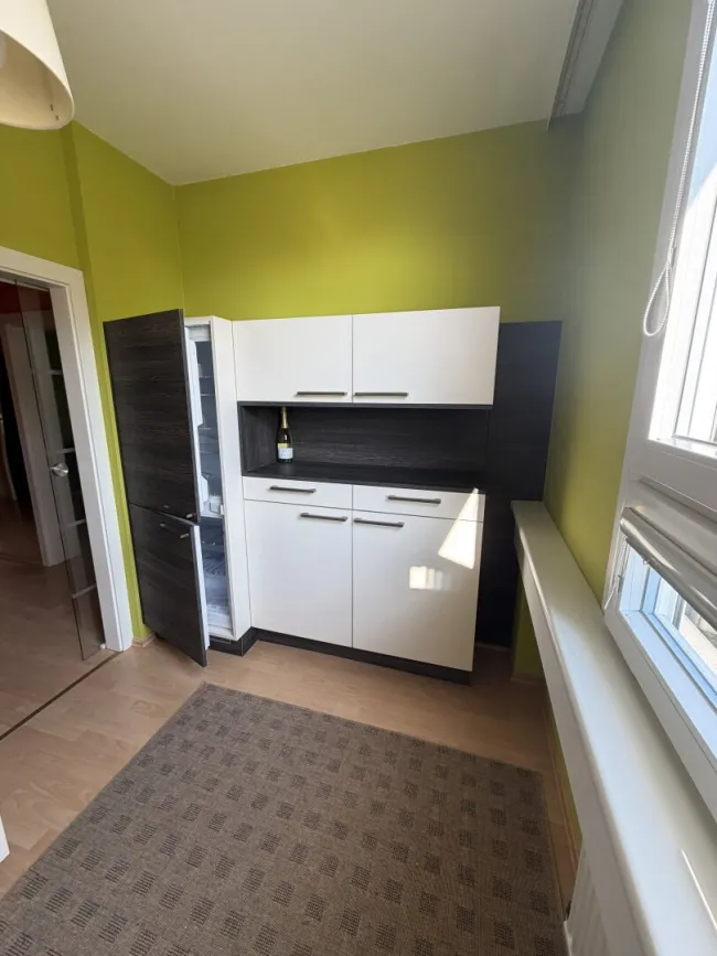 Top gepflegte 3 Zimmerwohnung mit Loggia und Parkplatz in absoluter Ruhelage in der Waldwiese - Bild