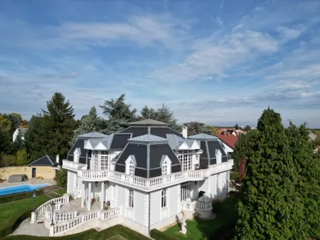 +++ Exklusive Villa im Herzen von Szombathely – Ruheoase auf rund 5300 m² +++