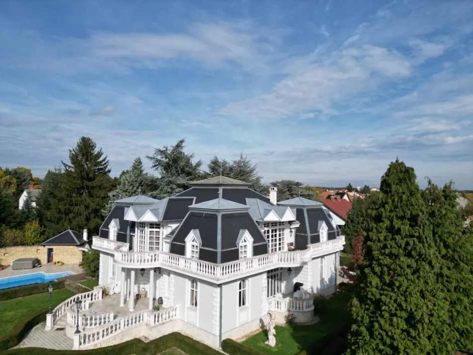 +++ Exklusive Villa im Herzen von Szombathely – Ruheoase auf rund 5300 m² +++ - Titelbild