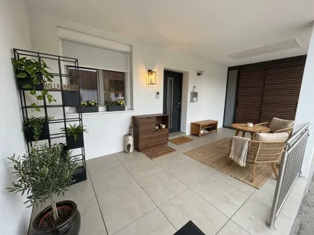Möblierte Moderne 4-Zi-Terrassenwohnung in Diersbach, 117m², 2 Stellplätze, Fußbodenheizung