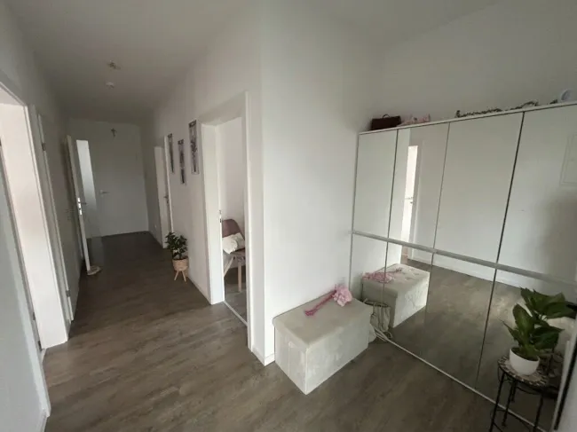 Möblierte Moderne 4-Zi-Terrassenwohnung in Diersbach, 117m², 2 Stellplätze, Fußbodenheizung - Bild