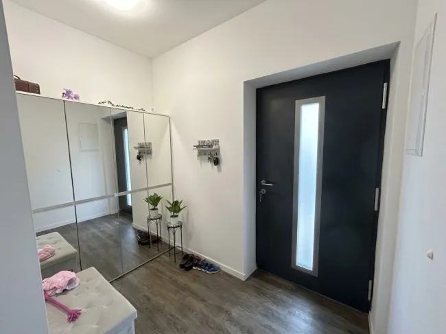 Möblierte Moderne 4-Zi-Terrassenwohnung in Diersbach, 117m², 2 Stellplätze, Fußbodenheizung - Bild