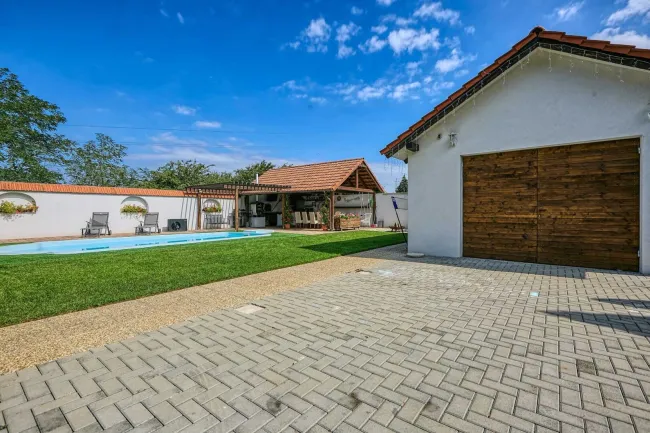+++ Modernes Einfamilienhaus in Fertőszéplak – Wellness, Wein & Wohnkultur auf höchstem Niveau +++ - Bild