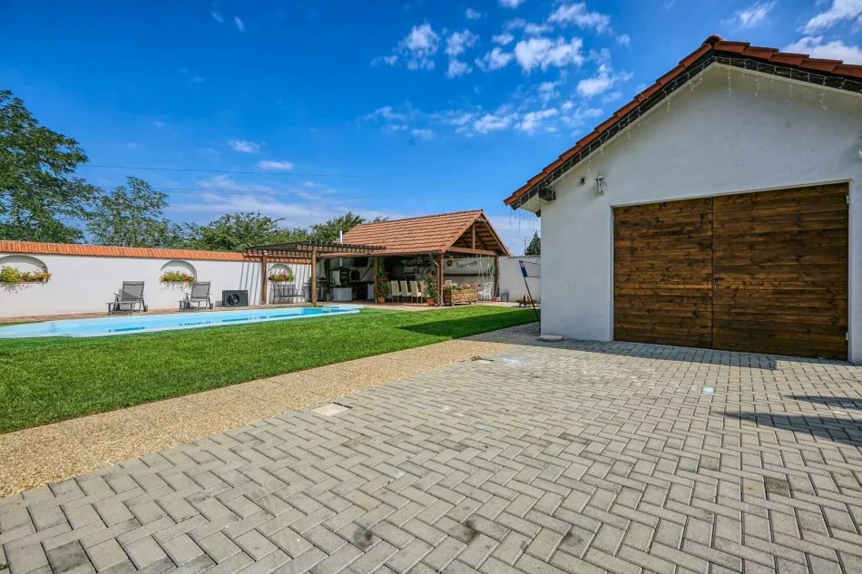 +++ Modernes Einfamilienhaus in Fertőszéplak – Wellness, Wein & Wohnkultur auf höchstem Niveau +++ - Bild