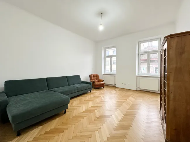 ***Sanierte 2-Zimmer-Altbauwohnung in Ruhelage mit guter Anbindung in die City*** - Titelbild