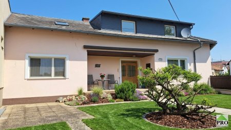 Großzügiges 7-Zi-Haus mit kleinem Garten, Terrasse & 2 Stellplätzen in 2034 Großharras