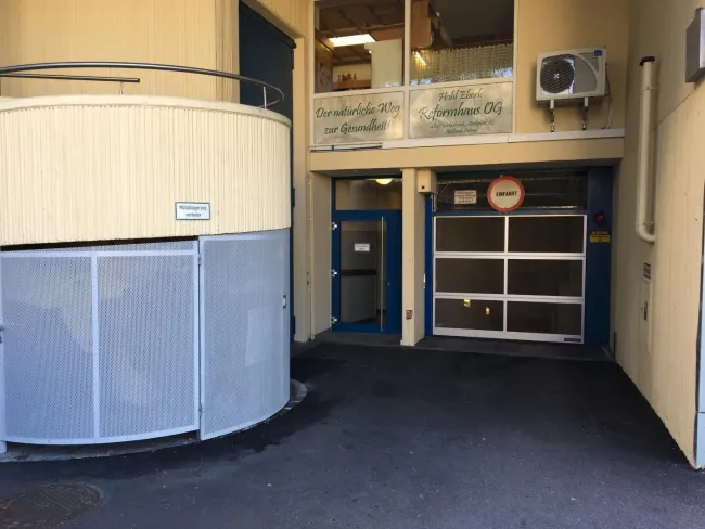 Tiefgaragenzufahrt 5
