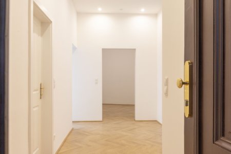 Charmanter Altbau. Frische saniert. Bestlage.
