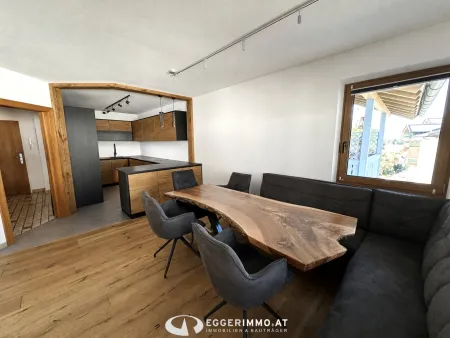 5751 Maishofen: großzügige, sonnige, 4 Zimmerwohnung mit 2 Balkone, im Zentrum von Maishofen, 1 Tiefgaragenstellplatz !