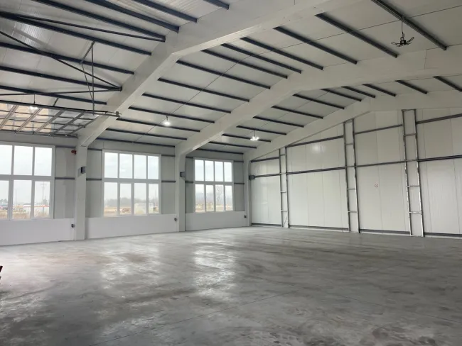 370qm topausgestattete Gewerbehalle für Werkstatt oder Lager - Titelbild