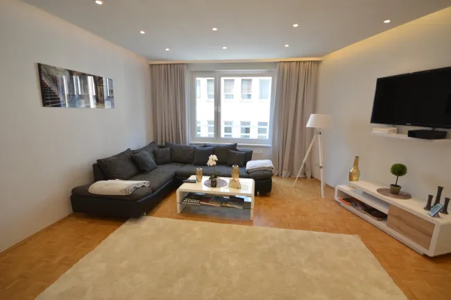 Stilvoll möblierte Wohnung Nähe Stephansplatz - Titelbild