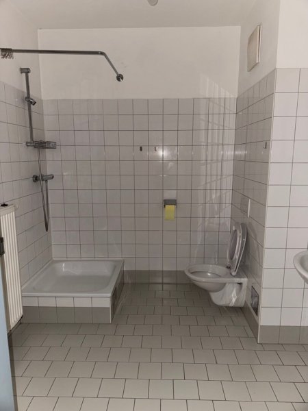 Mietwohnung im Erdgeschoss mit westseitiger Terrasse und Parkplatz, sofort verfügbar!