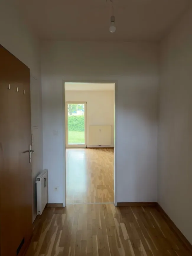 Mietwohnung im Erdgeschoss mit westseitiger Terrasse und Parkplatz, sofort verfügbar! - Bild