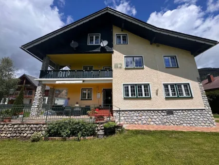 Haus mit 9 Apartments, kleines Holzblockhaus, Parkplätze im steirischen Salzkammergut!