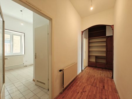 Vorgarten: Gemütliche Balkonwohnung + Idealer Grundriss + Sonniges Wohnzimmer + Teilbar auf 2-3 Zimmer