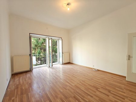 Vorgarten: Gemütliche Balkonwohnung + Idealer Grundriss + Sonniges Wohnzimmer + Teilbar auf 2-3 Zimmer