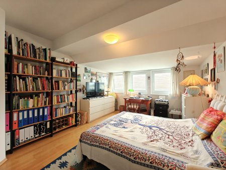 Nähe Hannovermarkt: Herrliche Dachgeschoßwohnung + Klimatisiert + Terrasse + Teilweise Fernblick + Hofruhelage