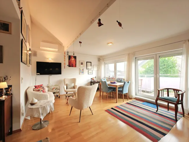 Nähe Hannovermarkt: Herrliche Dachgeschoßwohnung + Klimatisiert + Terrasse + Teilweise Fernblick + Hofruhelage - Titelbild