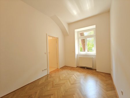 (Reserviert) Nähe Raimund Theater: Hofruhelage + Großer Garten mit Terrasse + 6 Min. zur U4 + Perfekte Wohnlage + Südwest-Ausrichtung + Garage optional