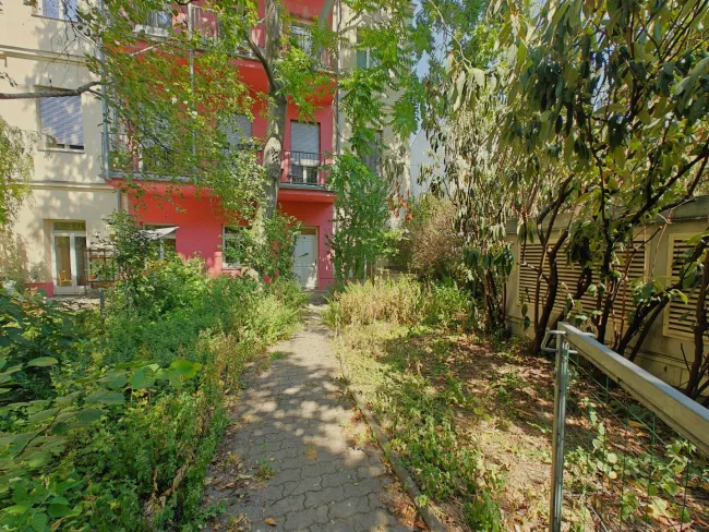 (Reserviert) Nähe Raimund Theater: Hofruhelage + Großer Garten mit Terrasse + 6 Min. zur U4 + Perfekte Wohnlage + Südwest-Ausrichtung + Garage optional - Bild