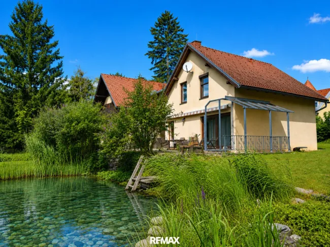 Einfamilienhaus mit großzügigem Platzangebot auf Gartengrundstück mit Schwimmteich - Bild