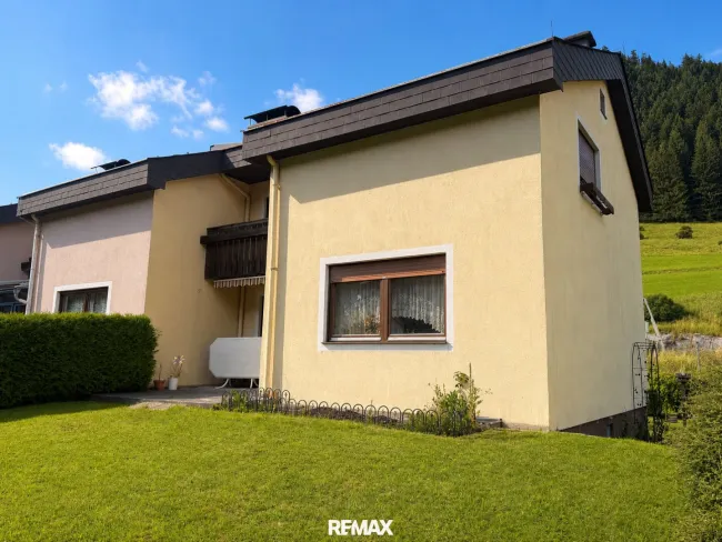 Charmantes Reihenhaus in ruhiger Wohnlage mit 118,70 m² Wohnfläche, voll unterkellert, incl. Garage und traumhaftem Bergblick - Bild