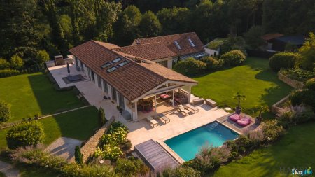 Prachtvolles Chalet in Wolfsgraben: Garten, Terrassen Pools und Natur pur!