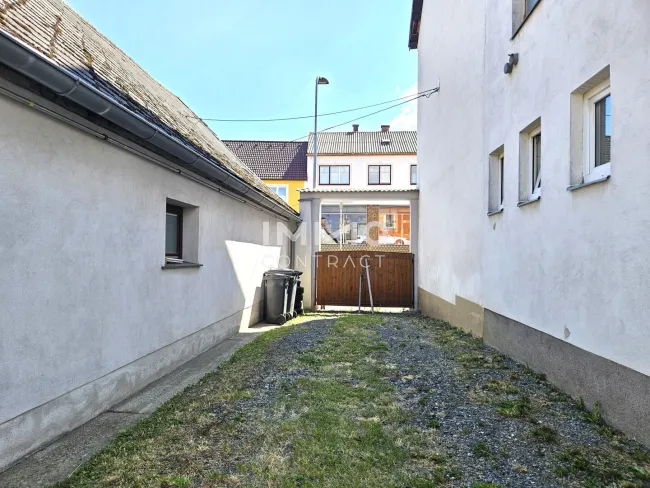 Einfahrt in den Innenhof