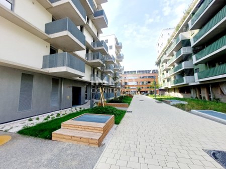 Village im Dritten – Nachhaltiger Erstbezug mit zwei Balkonen im Herzen der Landstraße