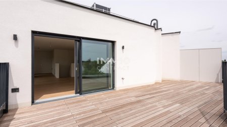 EINZIGARTIGE LUXUS-RUHEOASE im grünen Hietzing! Dachgeschoss- Maisonette- Terrasse als ERSTBEZUG !