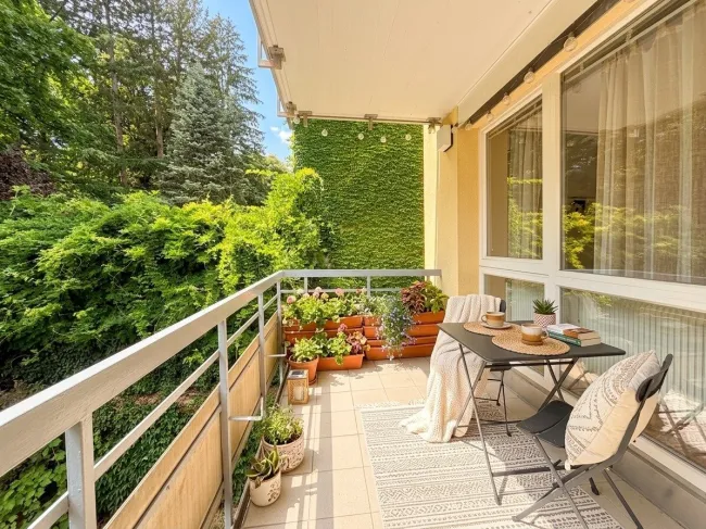 3-Zimmer-Wohnung mit Balkon in Top-Lage beim Pötzleinsdorfer Schlosspark – frisch renoviert, ohne Lift - Titelbild