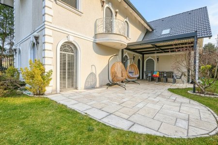 ++ Exklusivität, viel Raum für Familie und absolute Privatsphäre ++ Außergewöhnliche 8-Zimmer Villa der Extraklasse mit Spa & Garten