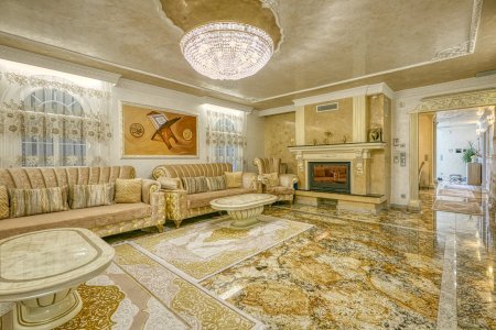 ++ Exklusivität, viel Raum für Familie und absolute Privatsphäre ++ Außergewöhnliche 8-Zimmer Villa der Extraklasse mit Spa & Garten